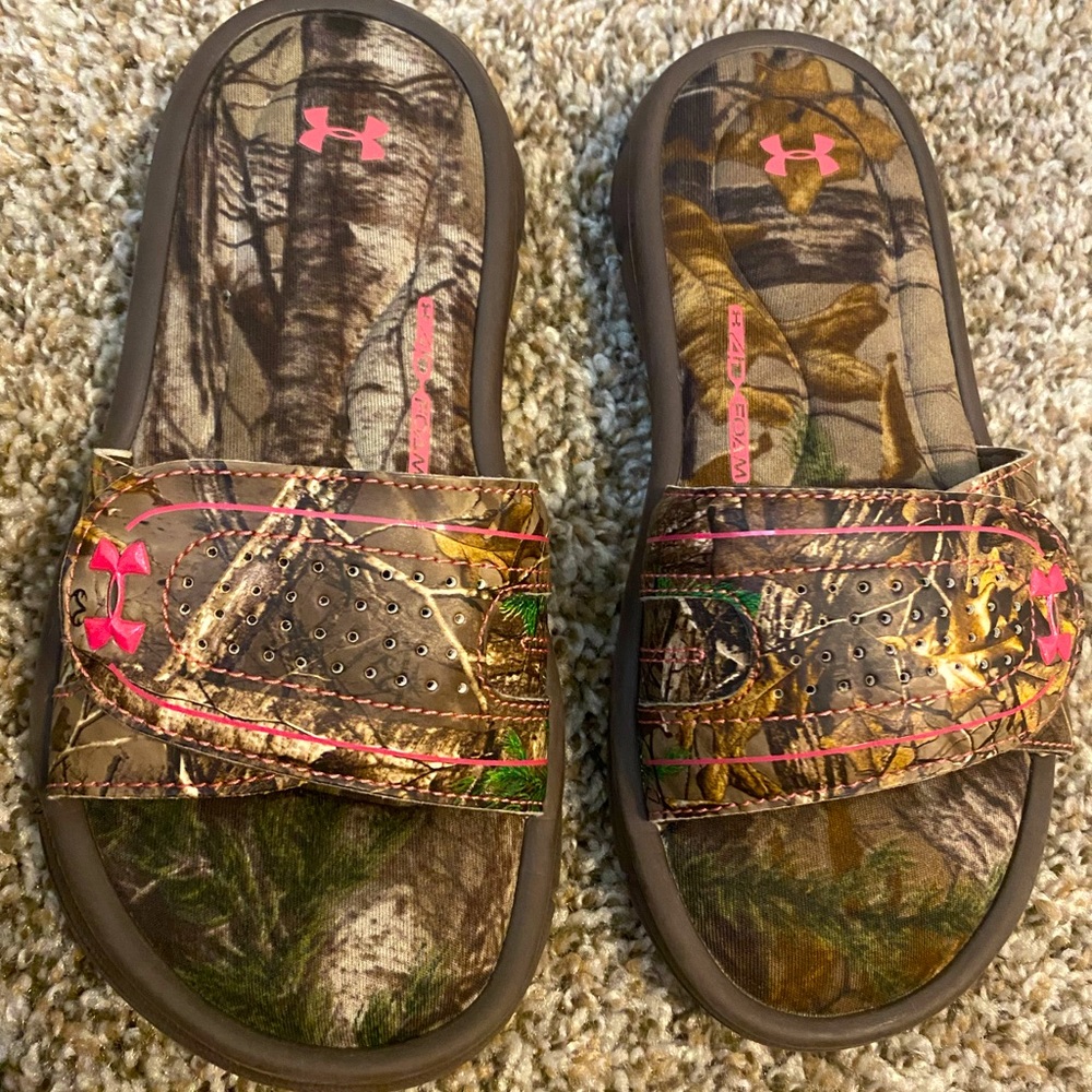 Girls 1Y Under Armour Camouflage Sandals